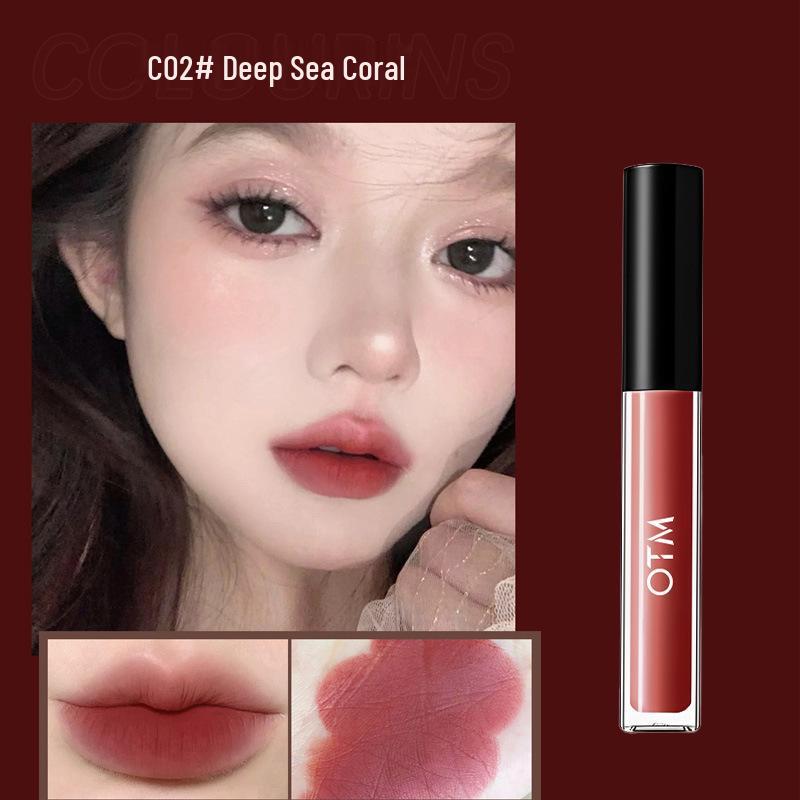 Matte Liquid Lipstick: No-Transfer, No-Fade, Velvet Lip Mud for a Luminous Nude Look in Milk Tea Shade. 3g
Matte Liquid Lipstick: No-Transfer, No-Fade, Velvet Lip Mud for a Luminous Nude Look in Milk Tea Shade. 3g