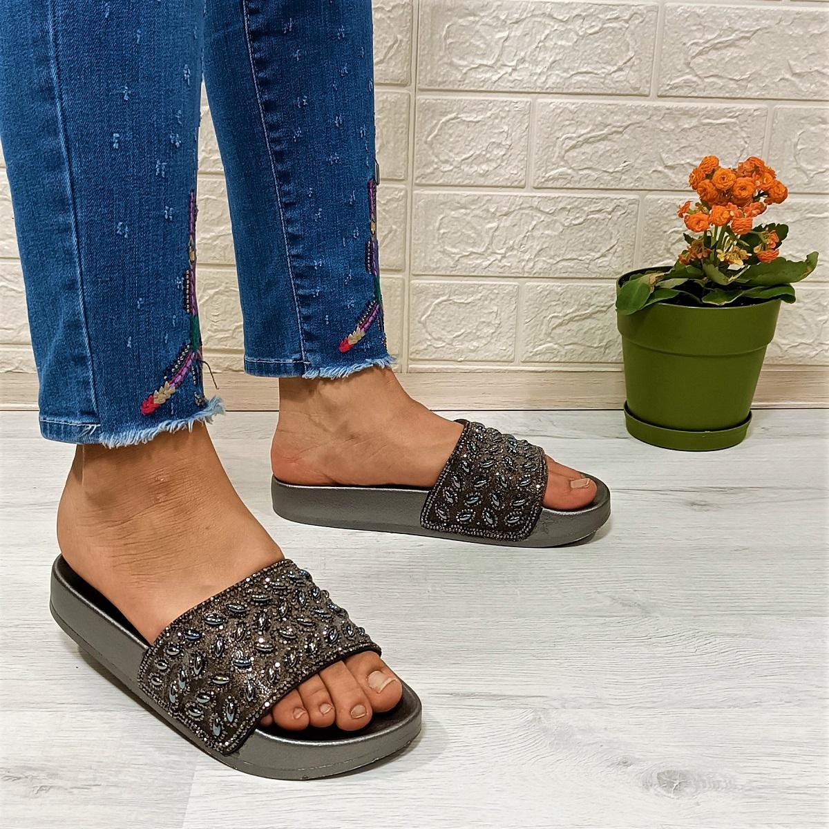 Женские повседневные стильные тапочки с вышивкой Pienn 18601 с копченым камнем
Женские повседневные стильные тапочки с вышивкой Pienn 18601 с копченым камнем