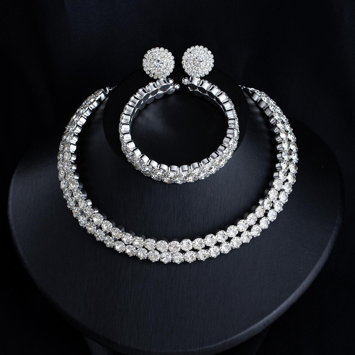 European-American Retro Rhinestone 3-Piece Jewelry Set: Double Layer, Light Luxury, High-End Feel
European-American Retro Rhinestone 3-Piece Jewelry Set: Double Layer, Light Luxury, High-End Feel