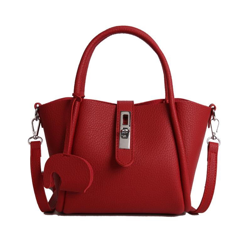 Korean niche portable vegetable basket bag women s 2025 new fashionable and simple shoulder messenger bag lychee pattern bucket bag червоний
Korean niche portable vegetable basket bag women s 2025 new fashionable and simple shoulder messenger bag lychee pattern bucket bag червоний