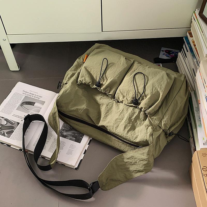 Design sense Han Fan dark department large capacity tooling fashion trend student leisure shoulder messenger bag зелений
Design sense Han Fan dark department large capacity tooling fashion trend student leisure shoulder messenger bag зелений