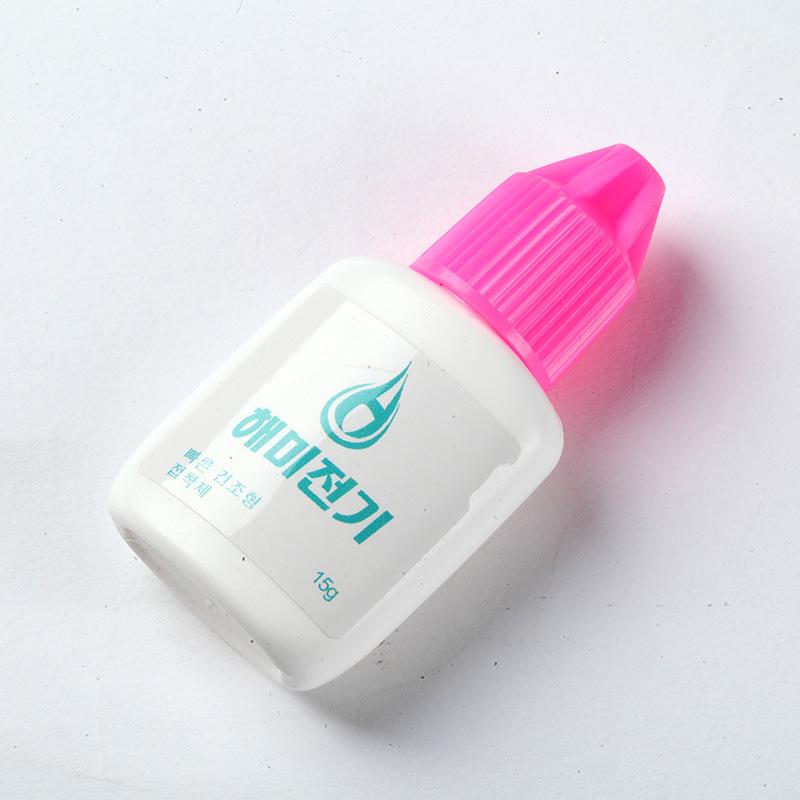 Gentle, Low-Odor, Quick-Drying Eyelash Glue for Artists 
Gentle, Low-Odor, Quick-Drying Eyelash Glue for Artists
