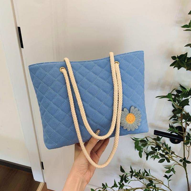 Large capacity women s handbag autumn new sunflower commuter diamond tote small fresh shoulder bag небесно-голубой
Large capacity women s handbag autumn new sunflower commuter diamond tote small fresh shoulder bag небесно-голубой