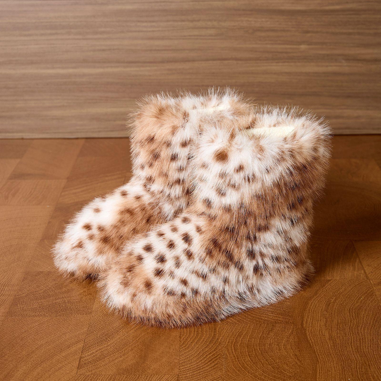 Women s Furry Home Faux Fur Boots Fuzzy Mid Calf Snow Boots Winter Warm Fur Lined Outdoor Indoor House Booties for Women Casual Ankle Booties Shoes 42-43 темно-коричневого кольору
Women s Furry Home Faux Fur Boots Fuzzy Mid Calf Snow Boots Winter Warm Fur Lined Outdoor Indoor House Booties for Women Casual Ankle Booties Shoes 42-43 темно-коричневого кольору