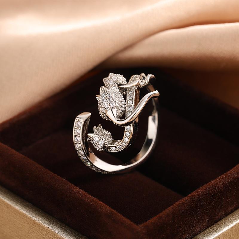 Exquisite Micro-Set High-Carbon Diamond Floral Bud Ring for Women 925 Silver Plated Fashion Jewelry Gift for Party Birthday resizable
Exquisite Micro-Set High-Carbon Diamond Floral Bud Ring for Women 925 Silver Plated Fashion Jewelry Gift for Party Birthday resizable