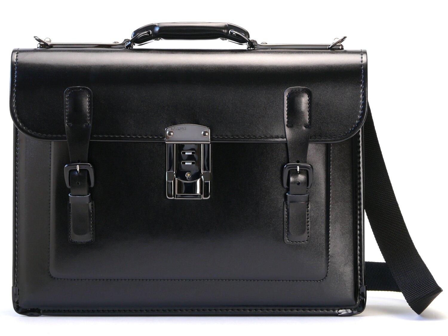 This Clarino Smooth student bag features a flap and a shoulder Made in this student bag is perfect for middle and high school boys and top-of-the-line чёрный
This Clarino Smooth student bag features a flap and a shoulder Made in this student bag is perfect for middle and high school boys and top-of-the-line чёрный