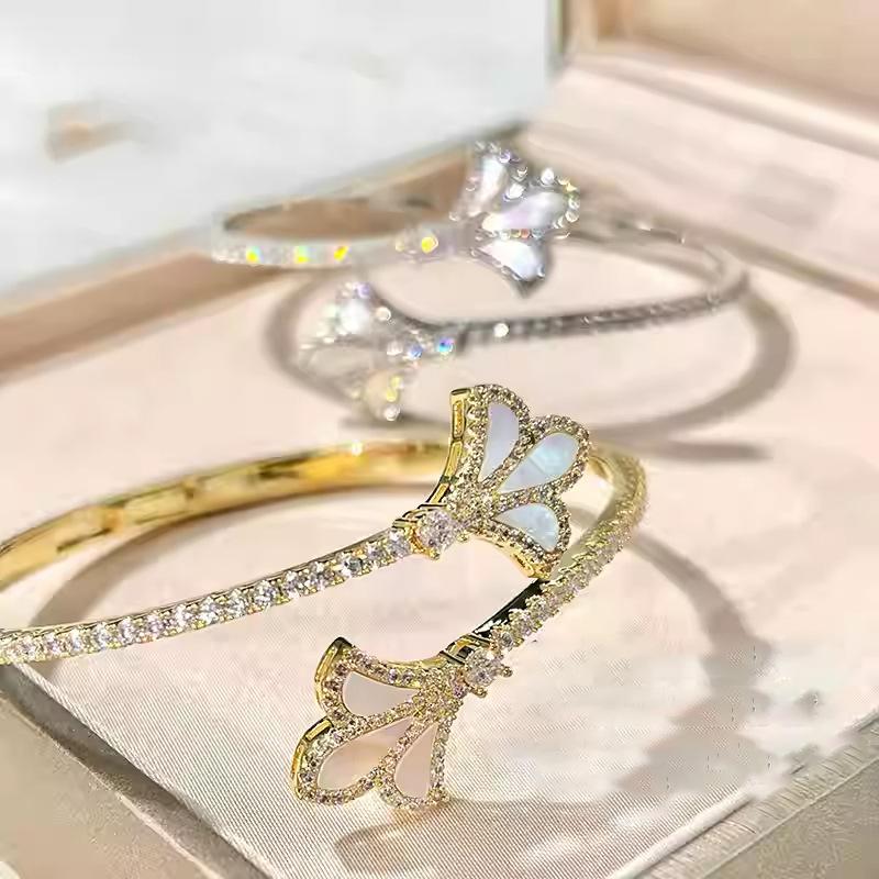 Zircon Iris Open Bracelet Exquisite Light Luxury High-end Bracelet Fashion Versatile Temperament Jewelry
Zircon Iris Open Bracelet Exquisite Light Luxury High-end Bracelet Fashion Versatile Temperament Jewelry
