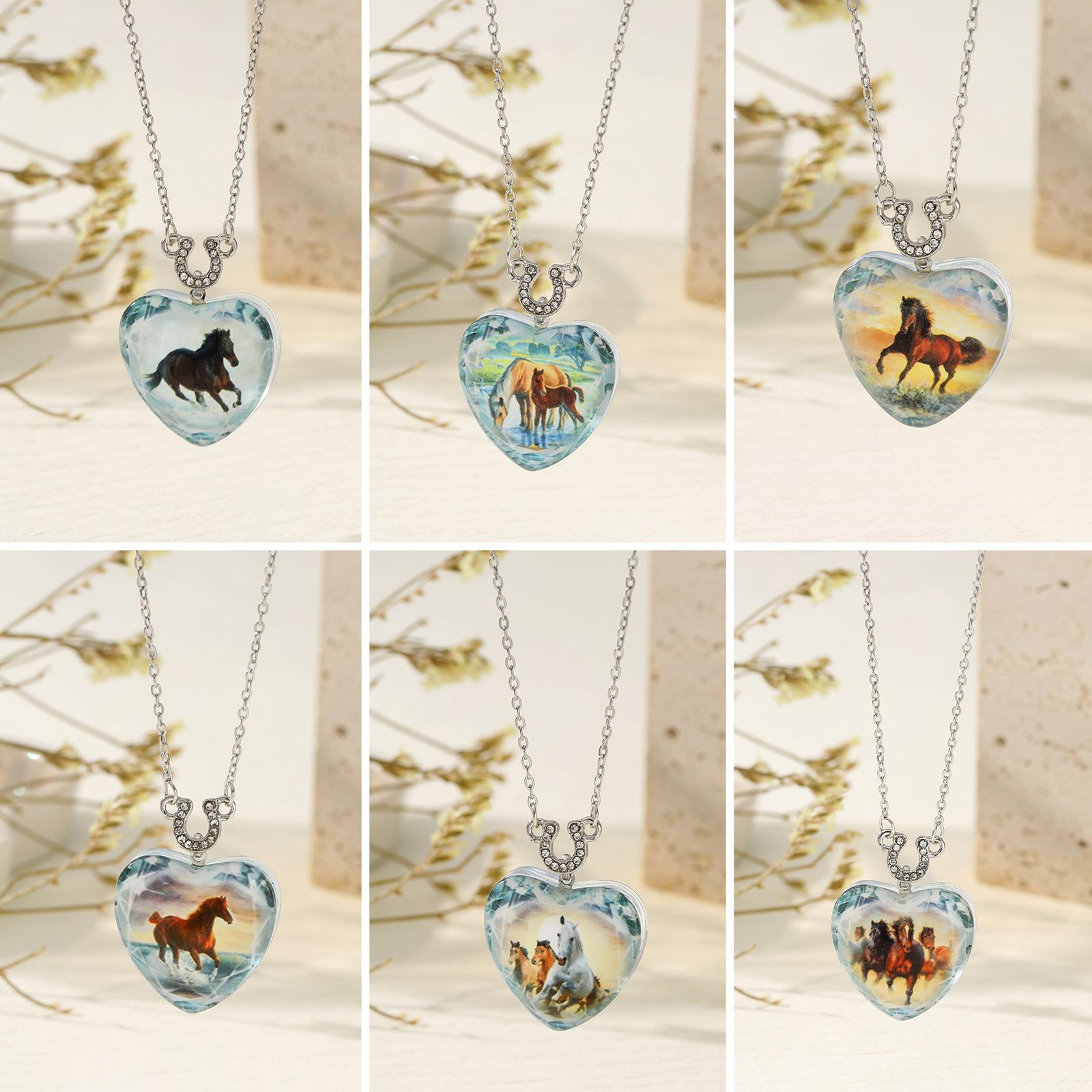 Yunjin, hot-selling imitation crystal glass horse series necklace pendant U-shaped diamond-set high-end couple necklace
Yunjin, hot-selling imitation crystal glass horse series necklace pendant U-shaped diamond-set high-end couple necklace