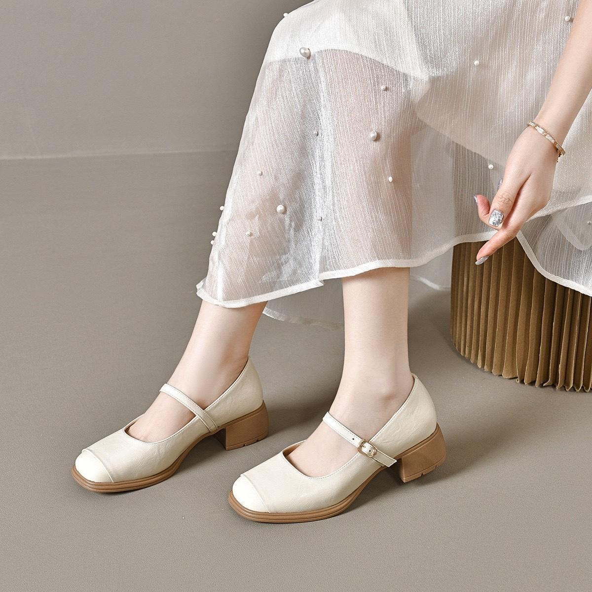 Туфли в стиле ретро с квадратным носком и высоким каблуком. Женские туфли Мэри Джейн с одной пряжкой и ремешком на толстом каблуке. 40
Туфли в стиле ретро с квадратным носком и высоким каблуком. Женские туфли Мэри Джейн с одной пряжкой и ремешком на толстом каблуке. 40