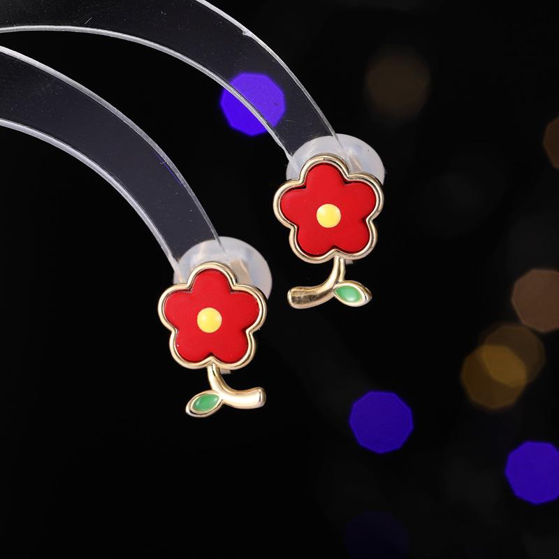 New Fashionable and Minimalist Women s Design Earrings, Small and Exquisite Red Ear Clips Daily Accessories Festival Gifts
New Fashionable and Minimalist Women s Design Earrings, Small and Exquisite Red Ear Clips Daily Accessories Festival Gifts