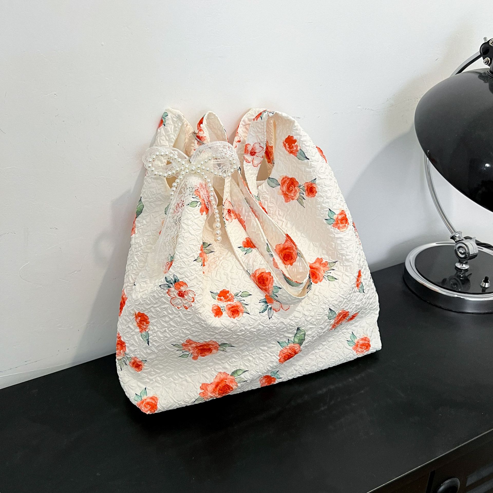 025 New Versatile Niche Bag College Student Small Fresh Printed Commuter Bag Fashion Korean Versatile Tote Bag without pendant ярко-розовый
025 New Versatile Niche Bag College Student Small Fresh Printed Commuter Bag Fashion Korean Versatile Tote Bag without pendant ярко-розовый