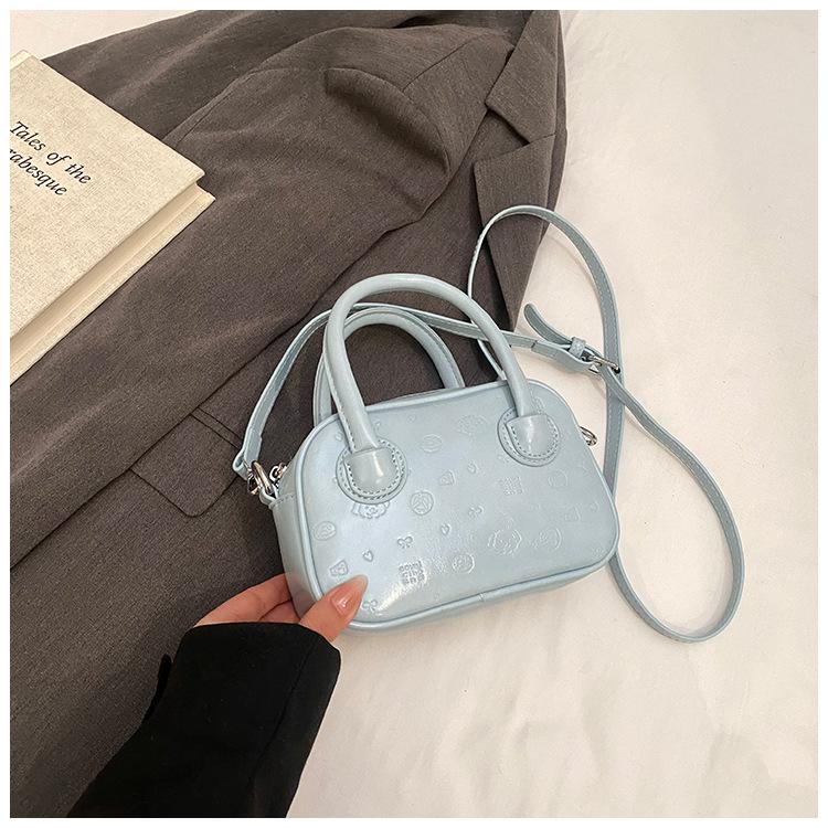Premium hand carry small square bag spring new fashion versatile shoulder bag trend casual messenger bag
Premium hand carry small square bag spring new fashion versatile shoulder bag trend casual messenger bag