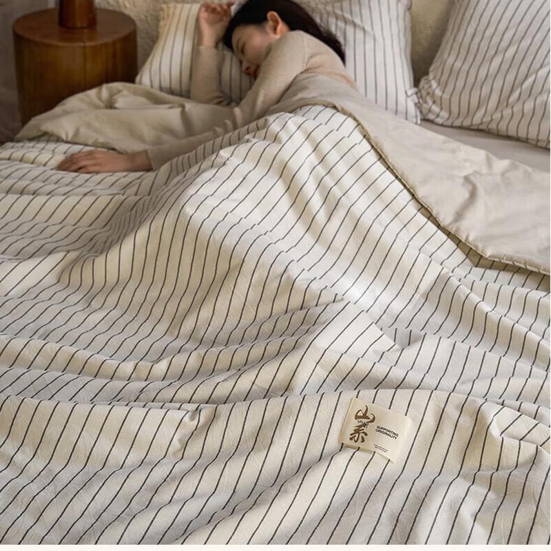 Fine Stripe Washed Cotton & Soy Fiber Summer Quilt
Fine Stripe Washed Cotton & Soy Fiber Summer Quilt