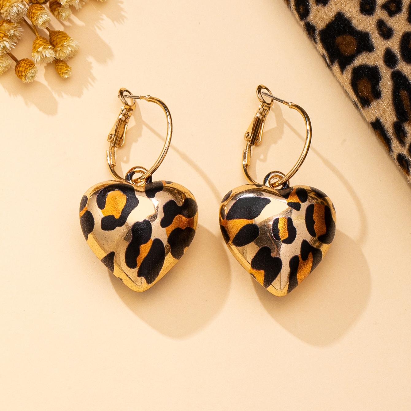 A Pair of Women s Earrings with 3D Heart-Shaped Leopard Print Pendants, Suitable for Everyday and Autumn/Winter Wear леопардовый
A Pair of Women s Earrings with 3D Heart-Shaped Leopard Print Pendants, Suitable for Everyday and Autumn/Winter Wear леопардовый