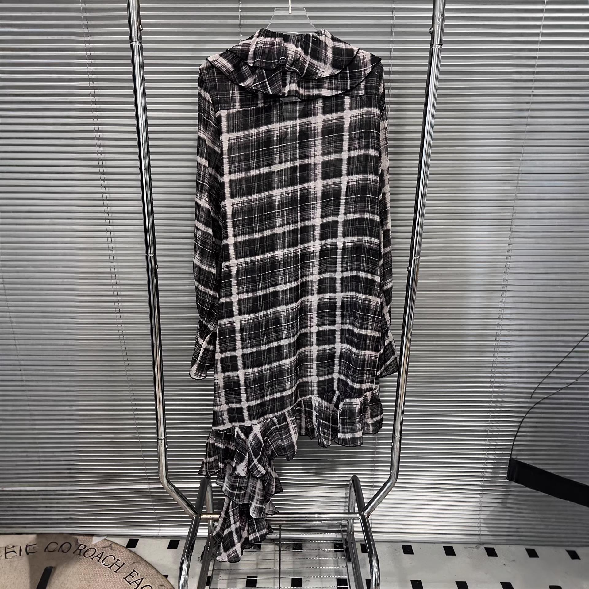 2026 Spring Bohemian Ruffled Asymmetrical Plaid Shirt Dress One Size
2026 Spring Bohemian Ruffled Asymmetrical Plaid Shirt Dress One Size