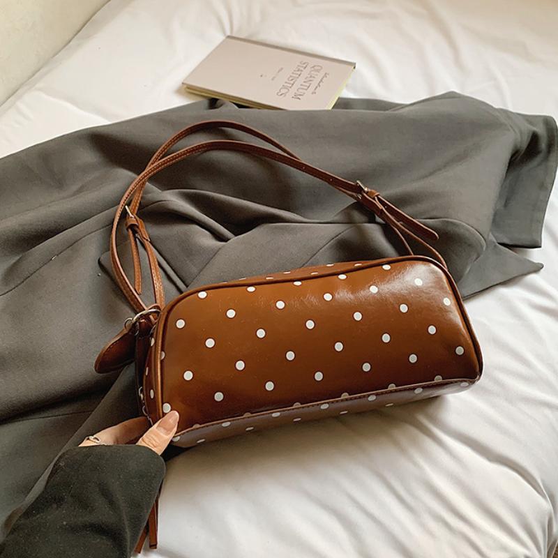 Y2k Polka Dot Underarm Bag With Heart Tassel Detail Retro Leather Shoulder Bag Women Chic Cylinder Handbag Trendy Crossbody Bag 28x8x11.5cm коричневый
Y2k Polka Dot Underarm Bag With Heart Tassel Detail Retro Leather Shoulder Bag Women Chic Cylinder Handbag Trendy Crossbody Bag 28x8x11.5cm коричневый