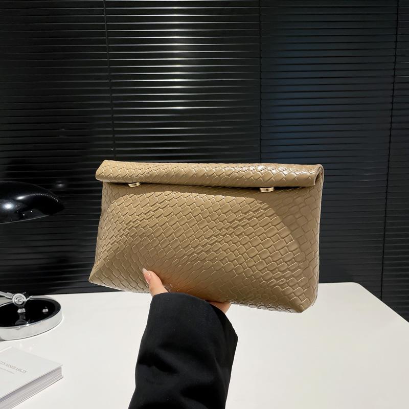 Summer new personalized fashion clutch bag trend simple clutch bag versatile temperament advanced texture хакі
Summer new personalized fashion clutch bag trend simple clutch bag versatile temperament advanced texture хакі