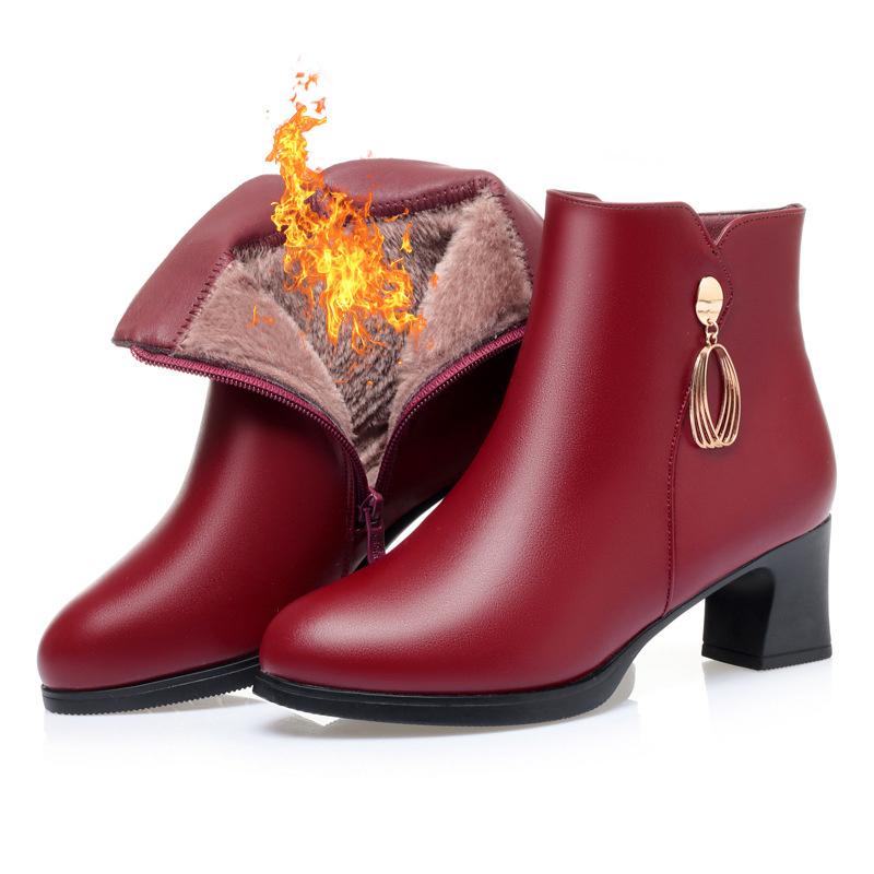 Мягкие кожаные женские теплые шерстяные зимние сапоги на высоком каблуке черного бежевого цвета новые зимние стильные нескользящие полусапожки с боковой молнией 36
Мягкие кожаные женские теплые шерстяные зимние сапоги на высоком каблуке черного бежевого цвета новые зимние стильные нескользящие полусапожки с боковой молнией 36