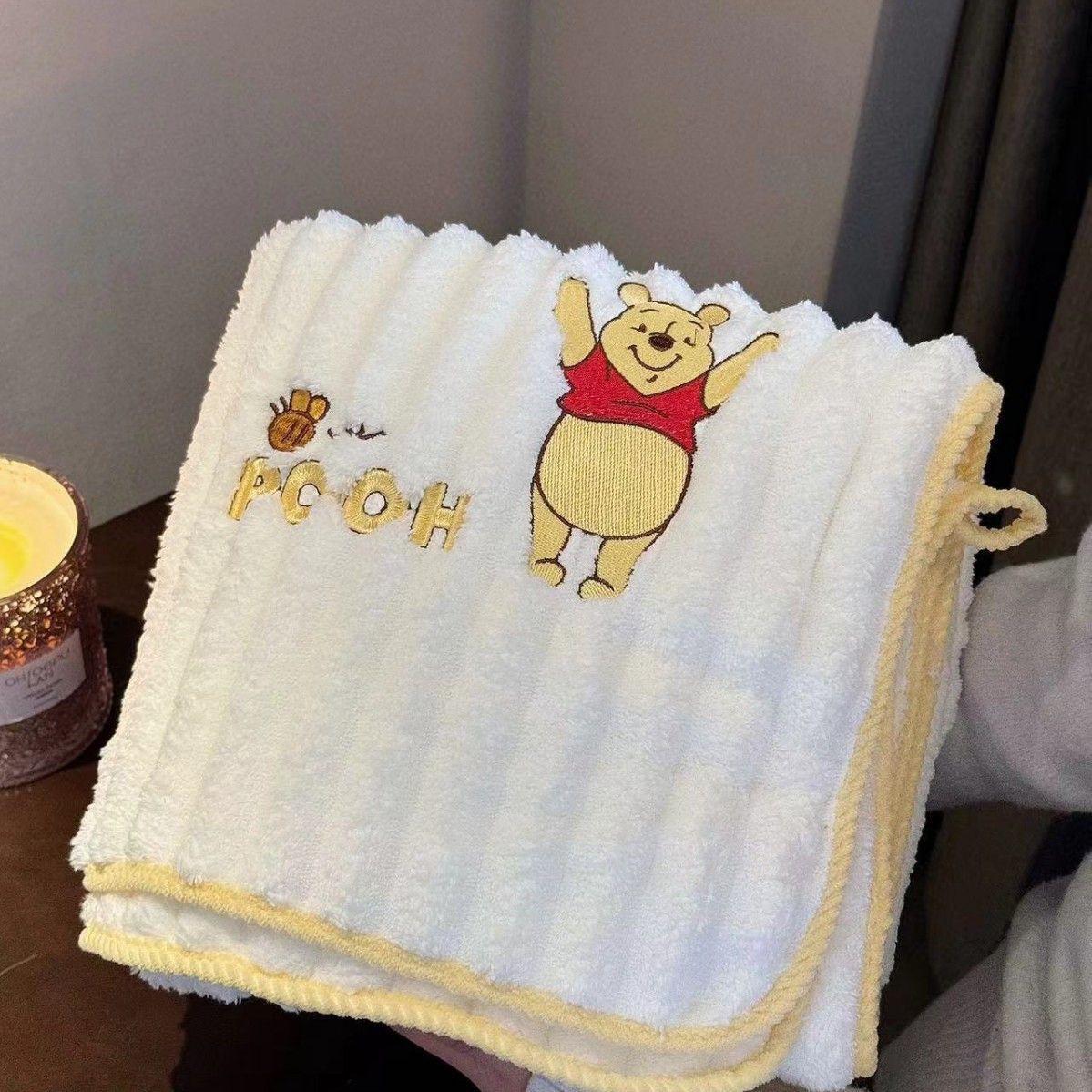 Thickened and enlarged Mickey coral fleece absorbs water and does not shed hair. Cute cartoon household embroidery is comfortable and soft. Bath towel 70 * 140cm
Thickened and enlarged Mickey coral fleece absorbs water and does not shed hair. Cute cartoon household embroidery is comfortable and soft. Bath towel 70 * 140cm