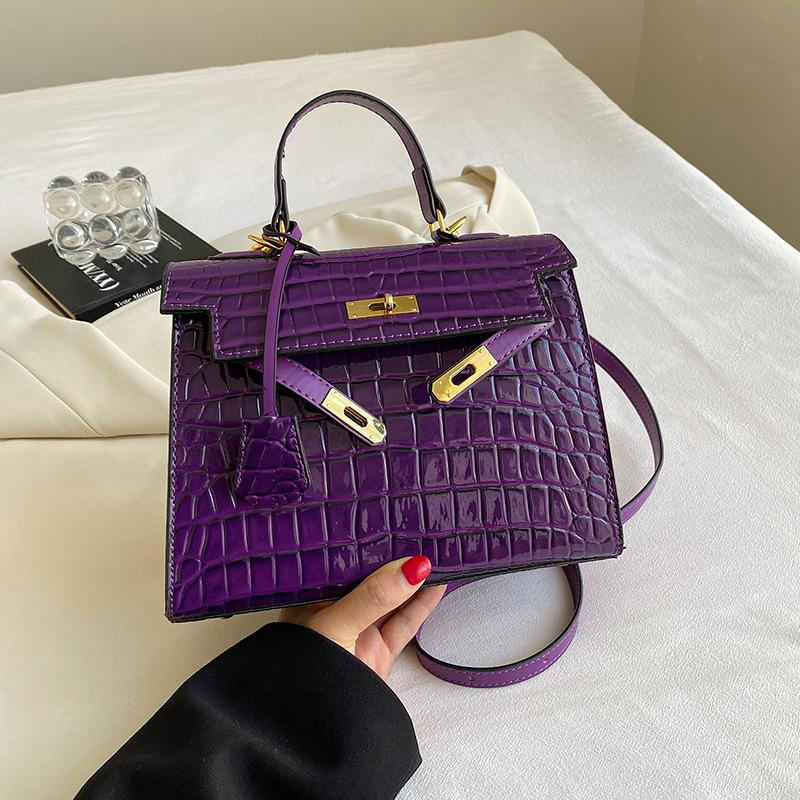 Проста та іноземна сумка Kelly жіноча 2025 нова висококласна портативна маленька квадратна сумка, універсальна сумка через плече з крокодиловим візерунком
Проста та іноземна сумка Kelly жіноча 2025 нова висококласна портативна маленька квадратна сумка, універсальна сумка через плече з крокодиловим візерунком