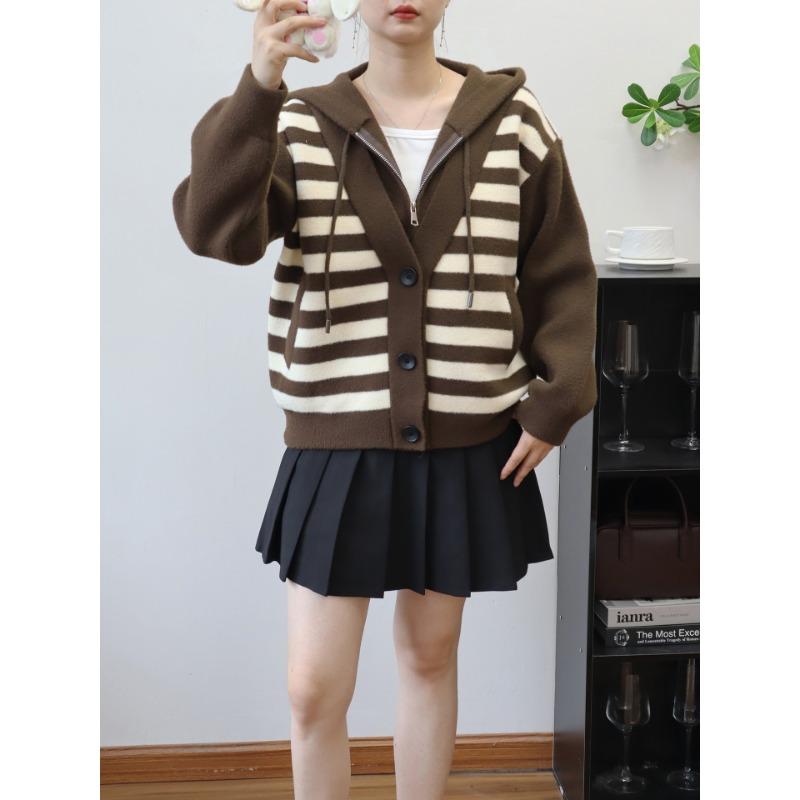 Женская трикотажная шерстяная кофта-кардиган в полоску с капюшоном, дизайн «двойка», новый дизайн осени и зимы, свободного кроя, двусторонняя one size fits all темно-коричневого
Женская трикотажная шерстяная кофта-кардиган в полоску с капюшоном, дизайн «двойка», новый дизайн осени и зимы, свободного кроя, двусторонняя one size fits all темно-коричневого