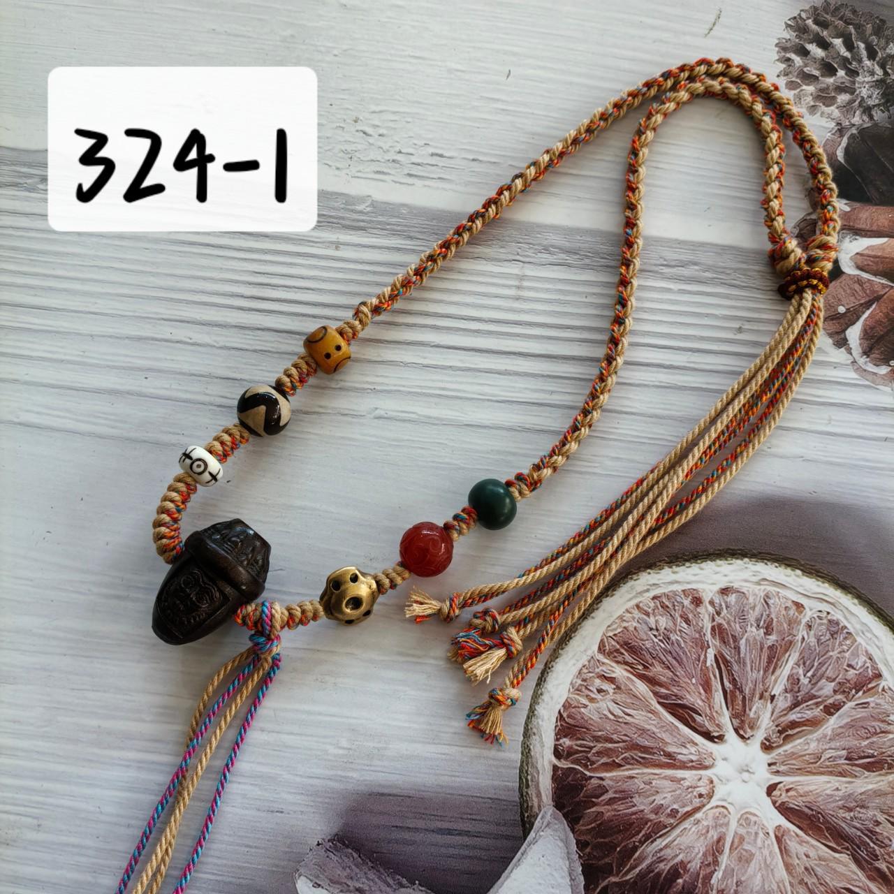 Hand-Woven Agarwood Pendant Necklace with Four-Strand Braid Adjustable
Hand-Woven Agarwood Pendant Necklace with Four-Strand Braid Adjustable