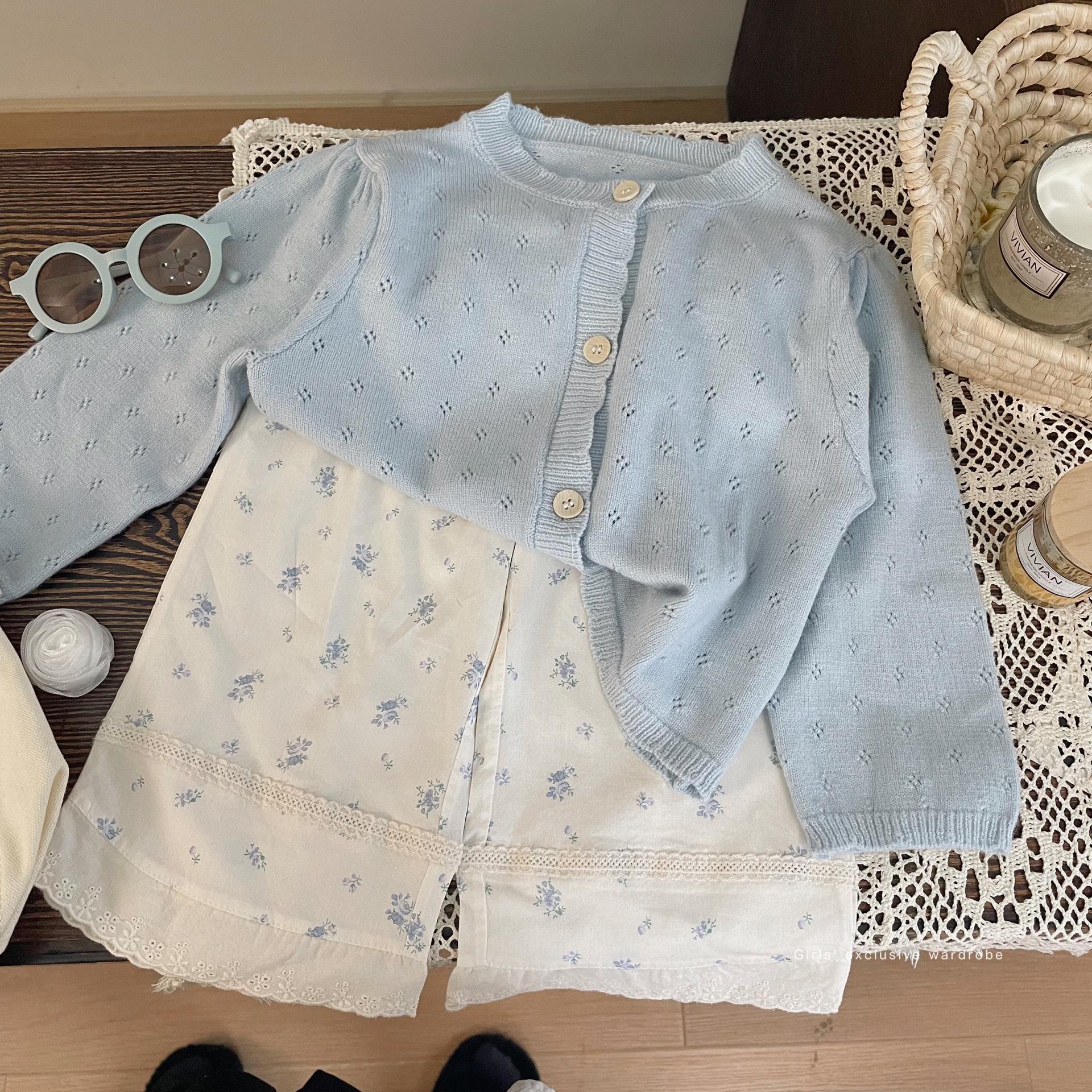 Autumn Girls Cardigan & Floral Trousers - Clearance Sale, No Returns or Exchanges 90 cm
Autumn Girls Cardigan & Floral Trousers - Clearance Sale, No Returns or Exchanges 90 cm