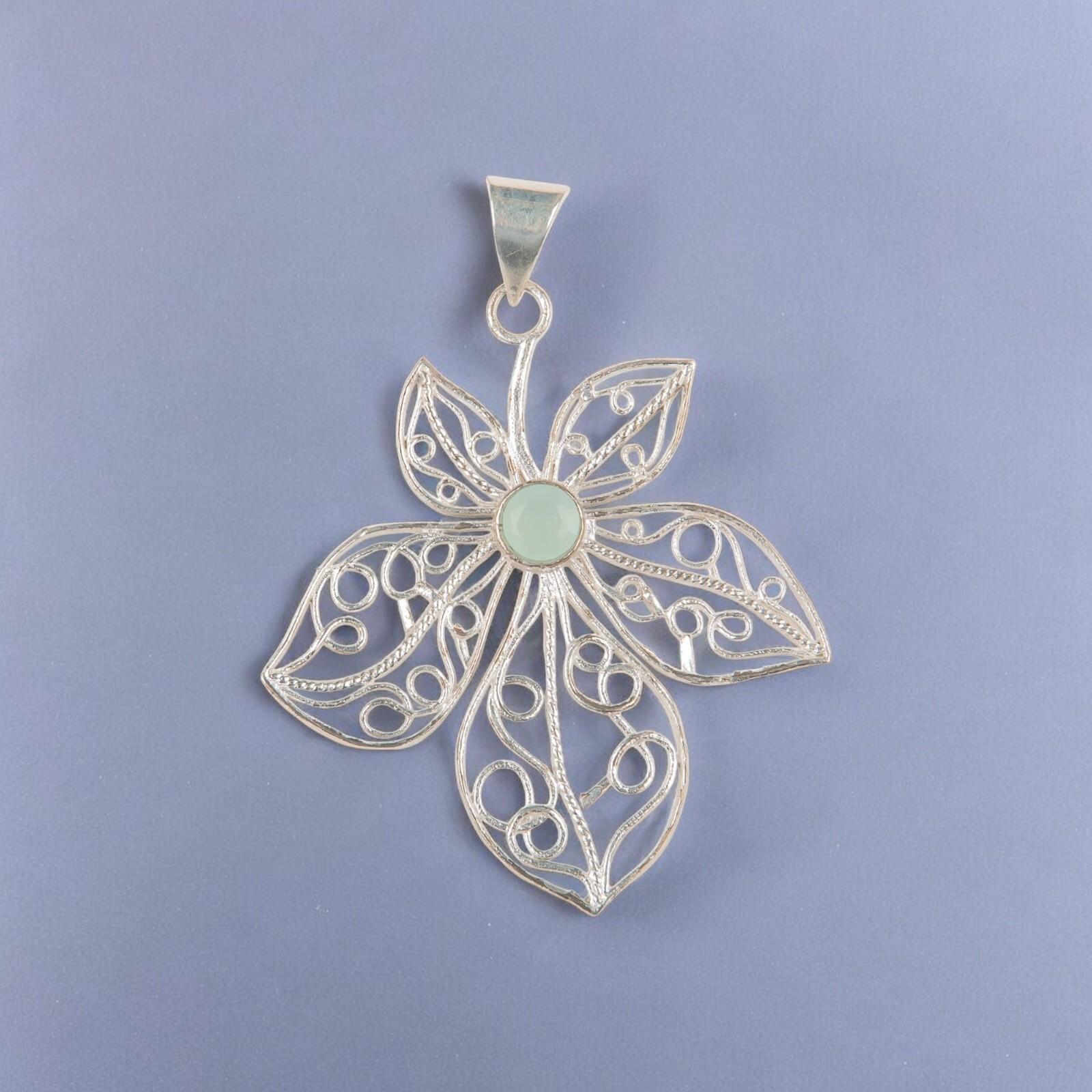 Aqua Chalcedony Gemstone 925 Sterling Silver Jewelry Artisan Pendant 2.29 Gift CP-19-16
Aqua Chalcedony Gemstone 925 Sterling Silver Jewelry Artisan Pendant 2.29 Gift CP-19-16
