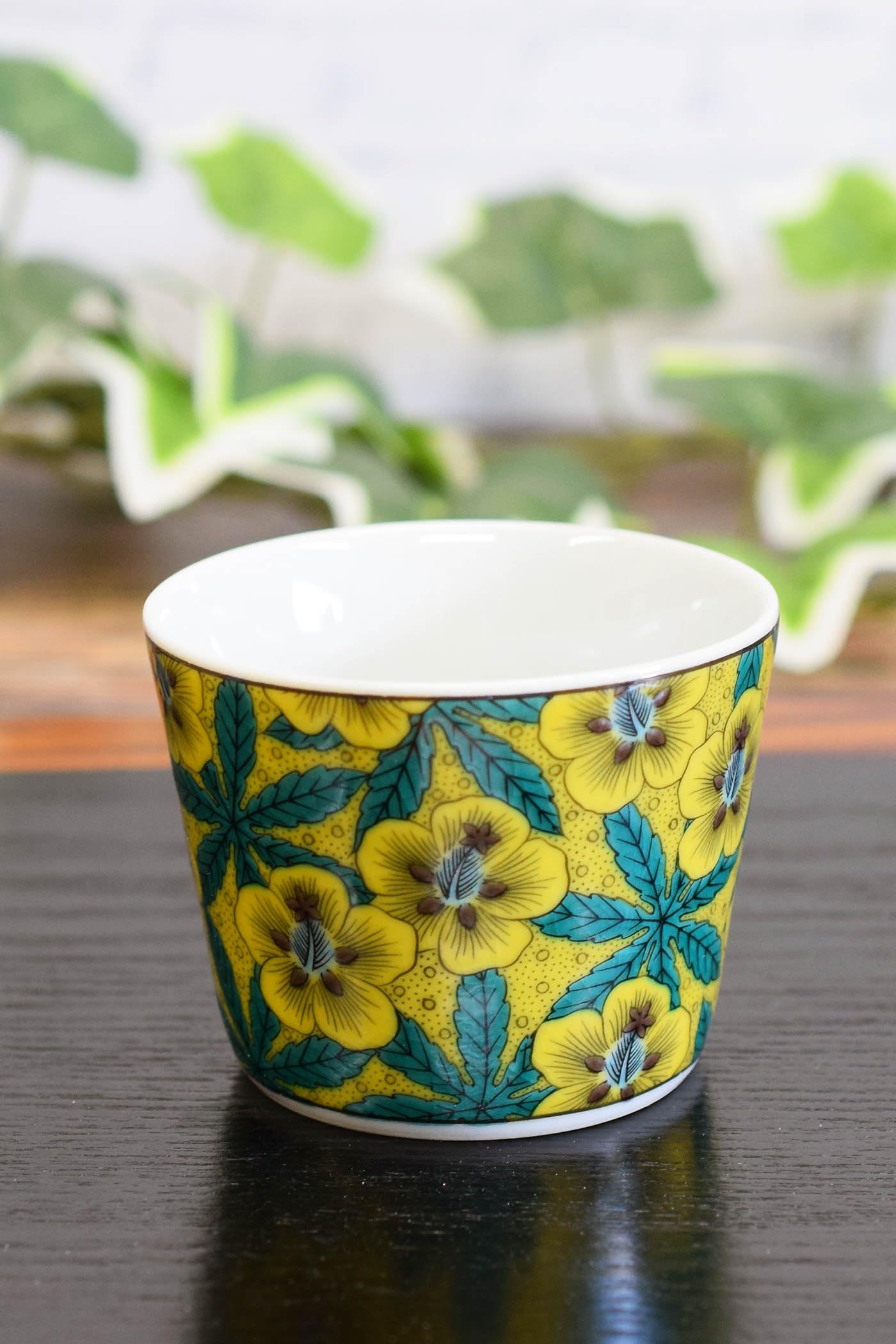 Waza no Kura Stylish Kutani Ware Soba Choko (Soba Cup) by Yoshidaya Aoi, a Pottery Brand, Made in Japan
Waza no Kura Stylish Kutani Ware Soba Choko (Soba Cup) by Yoshidaya Aoi, a Pottery Brand, Made in Japan