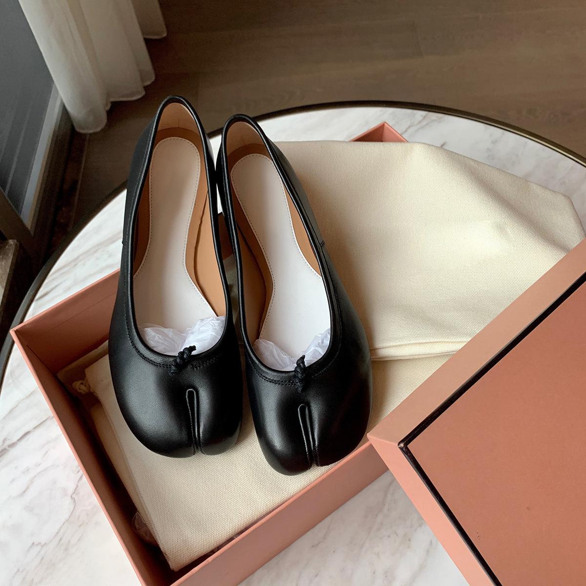 Sheepskin version~ Soft sole is not tired of feet, leather split-toed shoes, pig s trotters, flat shoes, women s round head, Mary Jane single shoes, 35
Sheepskin version~ Soft sole is not tired of feet, leather split-toed shoes, pig s trotters, flat shoes, women s round head, Mary Jane single shoes, 35