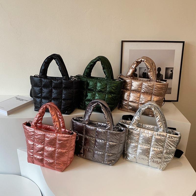 New Handheld Cotton Clothes Bag Women s Bag Lightweight and Large Capacity One Shoulder Crossbody Bag Versatile Handheld Bucket Bag
New Handheld Cotton Clothes Bag Women s Bag Lightweight and Large Capacity One Shoulder Crossbody Bag Versatile Handheld Bucket Bag