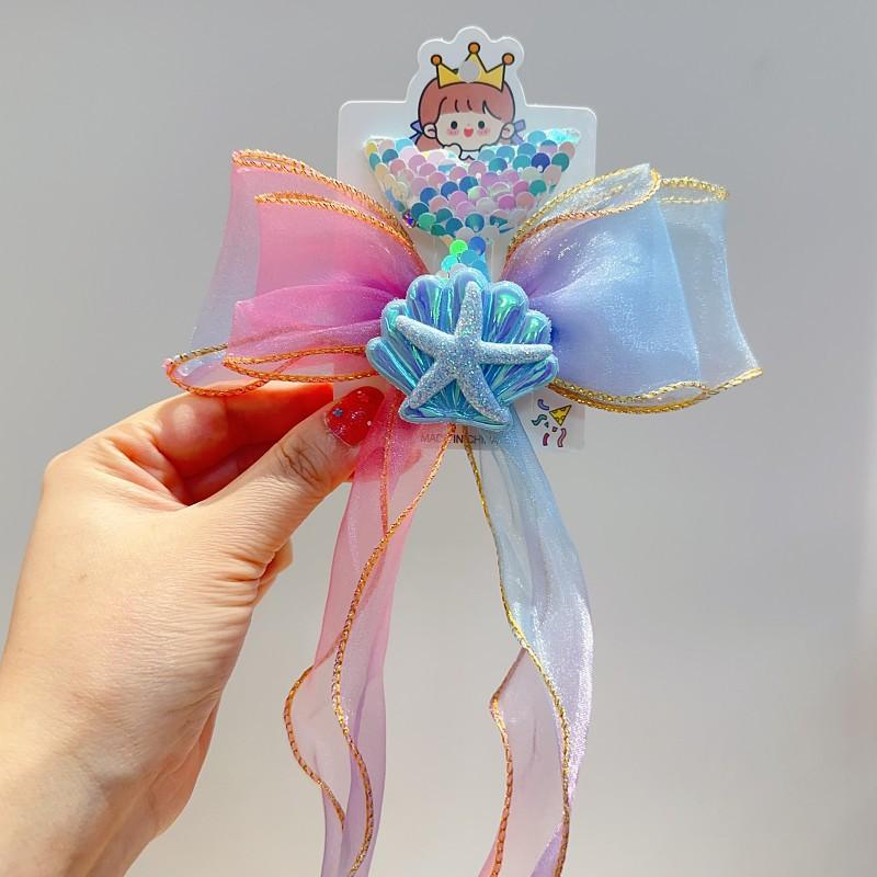 Princess-style mermaid hair clips for girls.Dreamy gradient color,cute mermaid design with flowing streamers.Unlocks fairy vibes ONE SIZE FITS MOST&CLOTH
Princess-style mermaid hair clips for girls.Dreamy gradient color,cute mermaid design with flowing streamers.Unlocks fairy vibes ONE SIZE FITS MOST&CLOTH