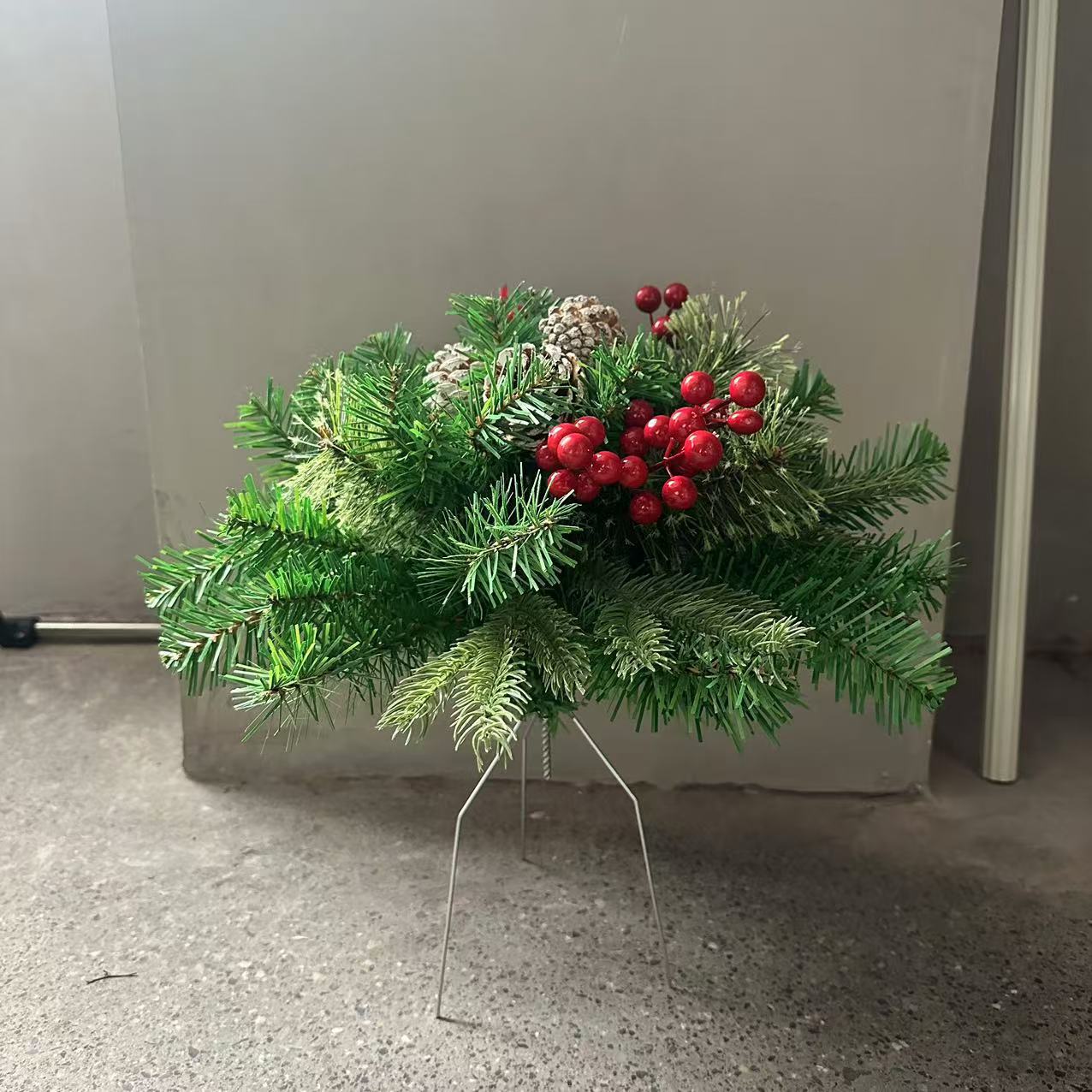 Christmas decoration outdoor floor-mounted luminous Christmas decorations simulated artificial Christmas tree pine needles
Christmas decoration outdoor floor-mounted luminous Christmas decorations simulated artificial Christmas tree pine needles