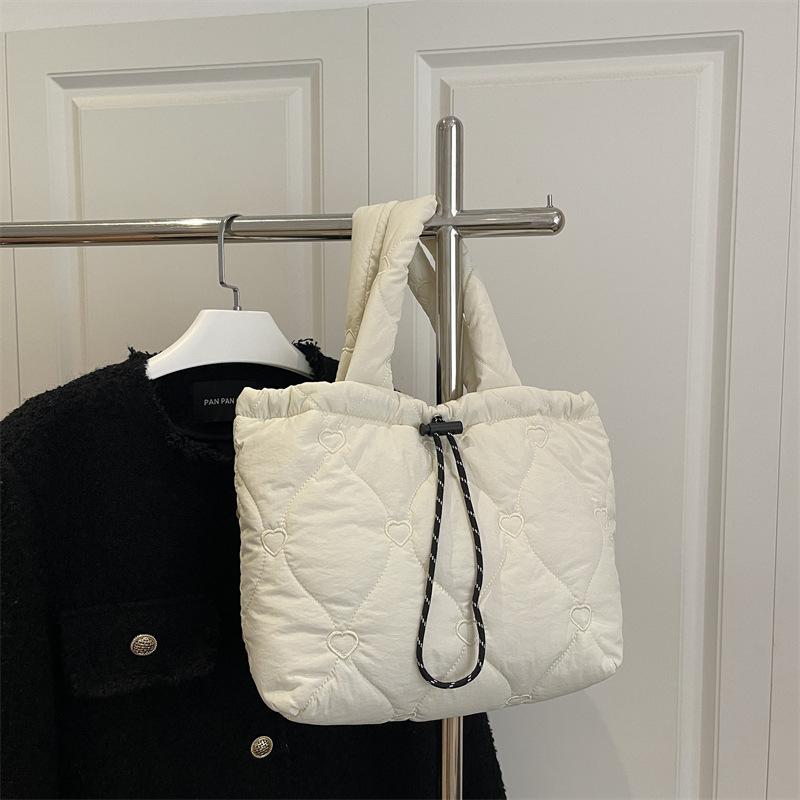 2025 new large-capacity commuter dumpling bag women s embroidery handbag lightweight versatile cotton bag shoulder bag белый
2025 new large-capacity commuter dumpling bag women s embroidery handbag lightweight versatile cotton bag shoulder bag белый