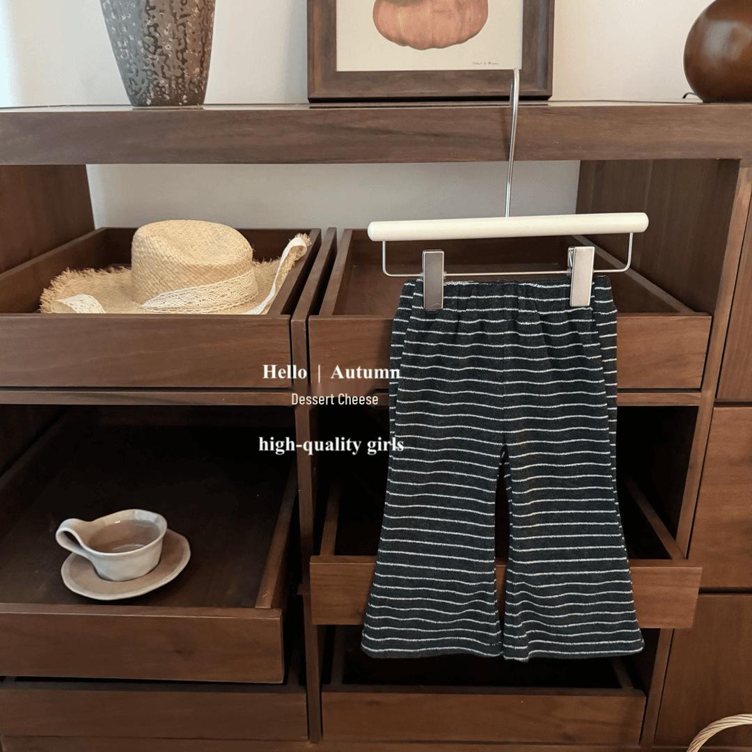 Комплект для девочек 2025 года в корейском стиле: кружевной кардиган и расклешенные брюки - Осенняя мода Size 110cm
Комплект для девочек 2025 года в корейском стиле: кружевной кардиган и расклешенные брюки - Осенняя мода Size 110cm