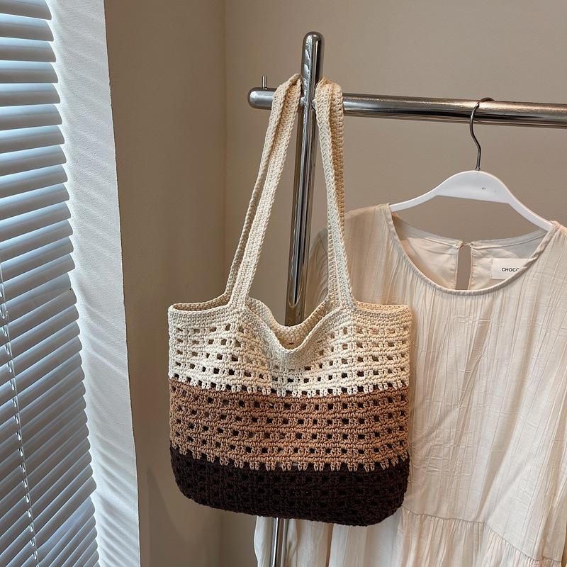 Контрастная плетеная сумка женская сумка новый тренд модная вязаная сумка большая вместимость на плечо сумка-тоут
Контрастная плетеная сумка женская сумка новый тренд модная вязаная сумка большая вместимость на плечо сумка-тоут