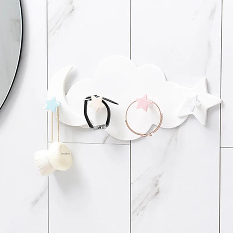 Кухонные самоклеящиеся крючки Kawaii с мультяшным облаком для детской комнаты, непробивающийся крючок с рисунком звезды и луны, бытовой брелок
Кухонные самоклеящиеся крючки Kawaii с мультяшным облаком для детской комнаты, непробивающийся крючок с рисунком звезды и луны, бытовой брелок
