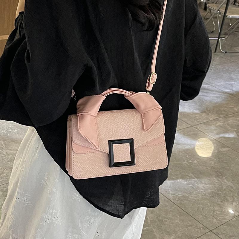 2025 new bag snake pattern premium sense retro women s versatile fashion portable shoulder bag oblique span small square bag
2025 new bag snake pattern premium sense retro women s versatile fashion portable shoulder bag oblique span small square bag