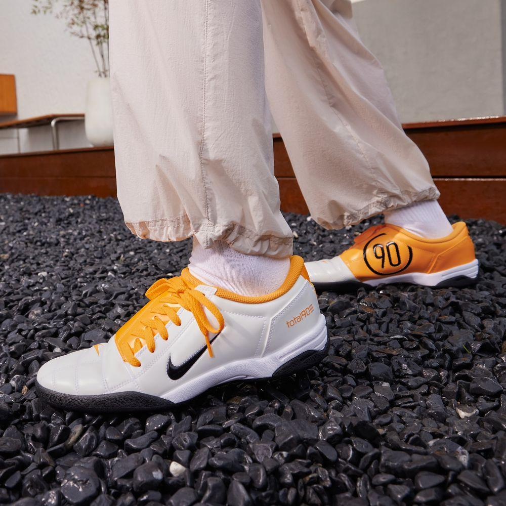 Nike Total 90 White University Gold Black 42
Nike Total 90 White University Gold Black 42