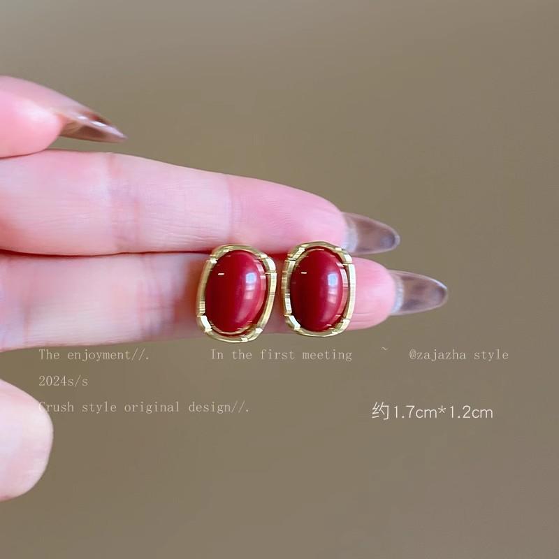 Retro Hong Kong style red drip glaze stud earrings women s light luxury temperament high-end earrings autumn and winter niche design earrings
Retro Hong Kong style red drip glaze stud earrings women s light luxury temperament high-end earrings autumn and winter niche design earrings
