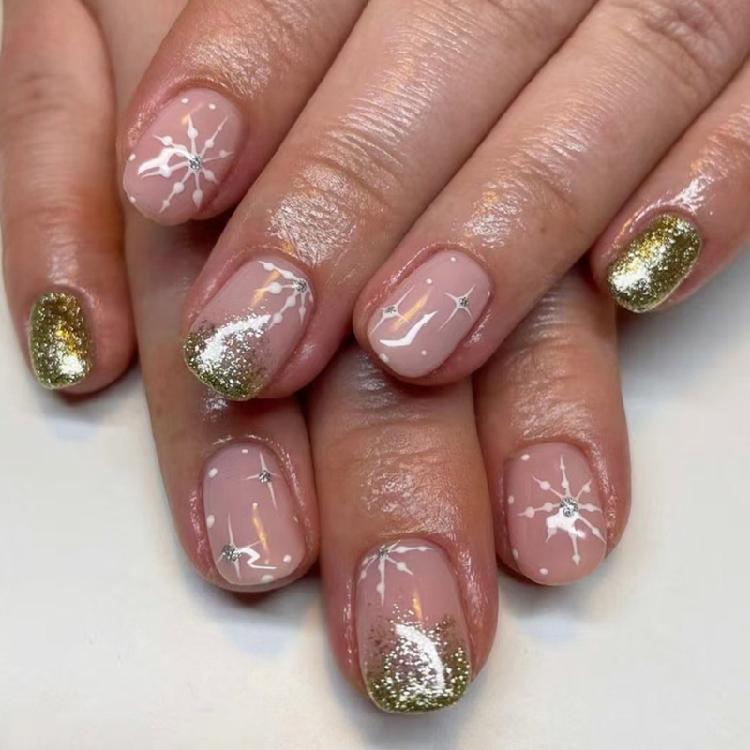 24 Pcs Christmas Press On Nails Short Square Artificial Nails Snowflake Full Cover Stick on Nails Glittering False Nails 1
24 Pcs Christmas Press On Nails Short Square Artificial Nails Snowflake Full Cover Stick on Nails Glittering False Nails 1