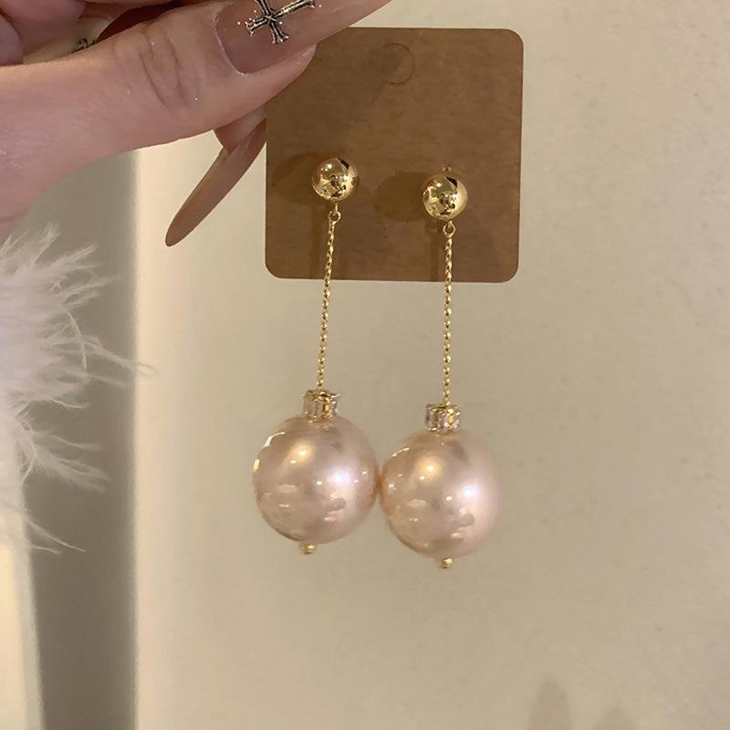 Zircon pearl pendant, fringed earrings, fashionable and simple earrings, light luxury and high-end new niche earrings for women
Zircon pearl pendant, fringed earrings, fashionable and simple earrings, light luxury and high-end new niche earrings for women