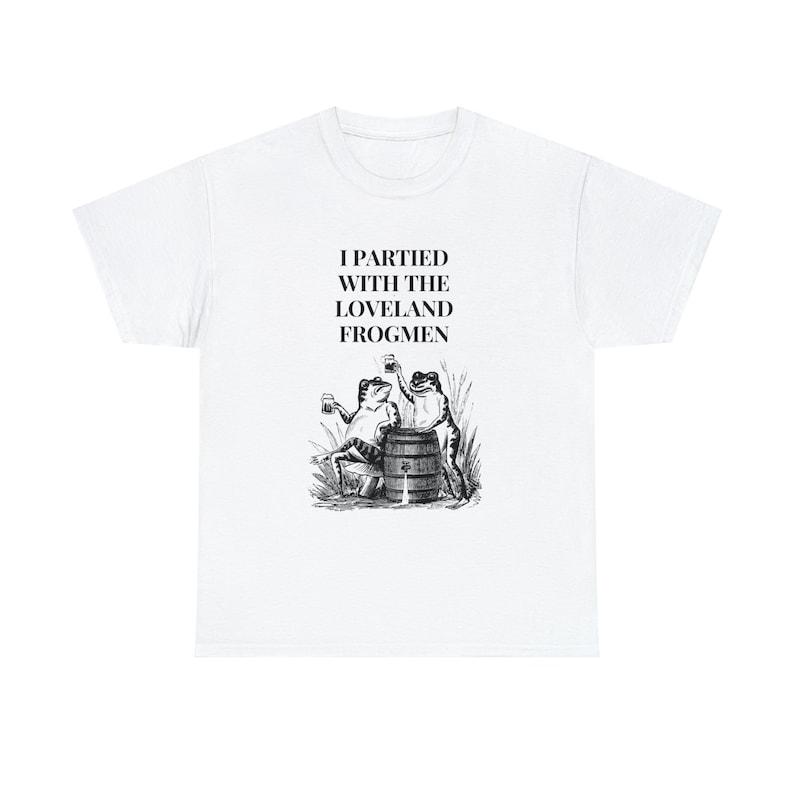 230 Gsm 100% Cotton I Partied With The Loveland Frogman Unisex Heavy Cotton Tee XXS белый
230 Gsm 100% Cotton I Partied With The Loveland Frogman Unisex Heavy Cotton Tee XXS белый