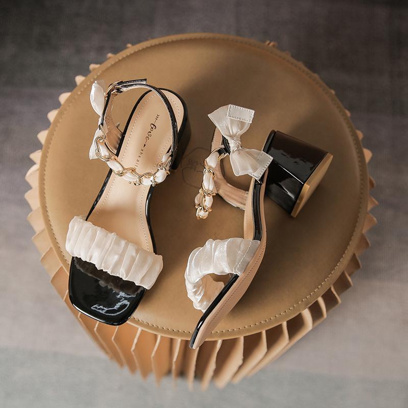 Женские туфли на низком квадратном каблуке с открытым носком и ремешком на щиколотке, босоножки на массивном каблуке с ремешками, удобные летние туфли-лодочки для свадебного платья, женская обувь 40
Женские туфли на низком квадратном каблуке с открытым носком и ремешком на щиколотке, босоножки на массивном каблуке с ремешками, удобные летние туфли-лодочки для свадебного платья, женская обувь 40