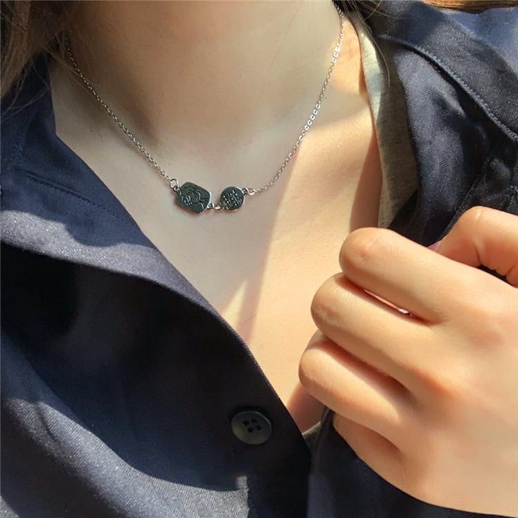 Японское минималистичное ретро ожерелье с подвеской-буквой для женщин
Японское минималистичное ретро ожерелье с подвеской-буквой для женщин