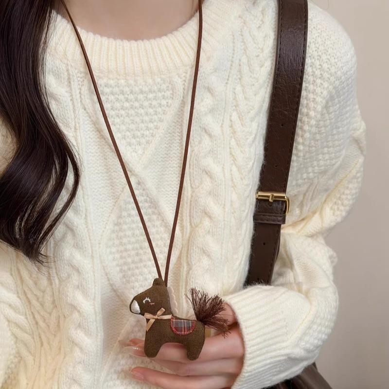 LATS Cute Cartoon Fabric Plush Pony Pendant Necklace for Women Long Rope Sweater Chain Fashion Zircon Accessory 75cm
LATS Cute Cartoon Fabric Plush Pony Pendant Necklace for Women Long Rope Sweater Chain Fashion Zircon Accessory 75cm