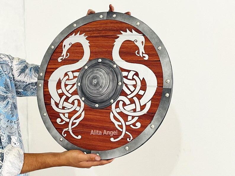 Handmade Wooden Viking Shield: Battleworn Dragon Design коричневий
Handmade Wooden Viking Shield: Battleworn Dragon Design коричневий