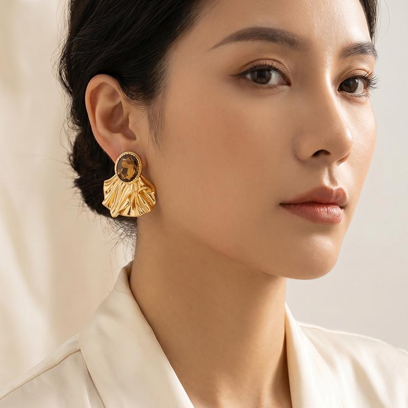 Vintage Metal Wave Petal Stud Earrings for Women Fashion Simple Elegant Texture Rhinestone Charm Earrings Female Jewelry
Vintage Metal Wave Petal Stud Earrings for Women Fashion Simple Elegant Texture Rhinestone Charm Earrings Female Jewelry