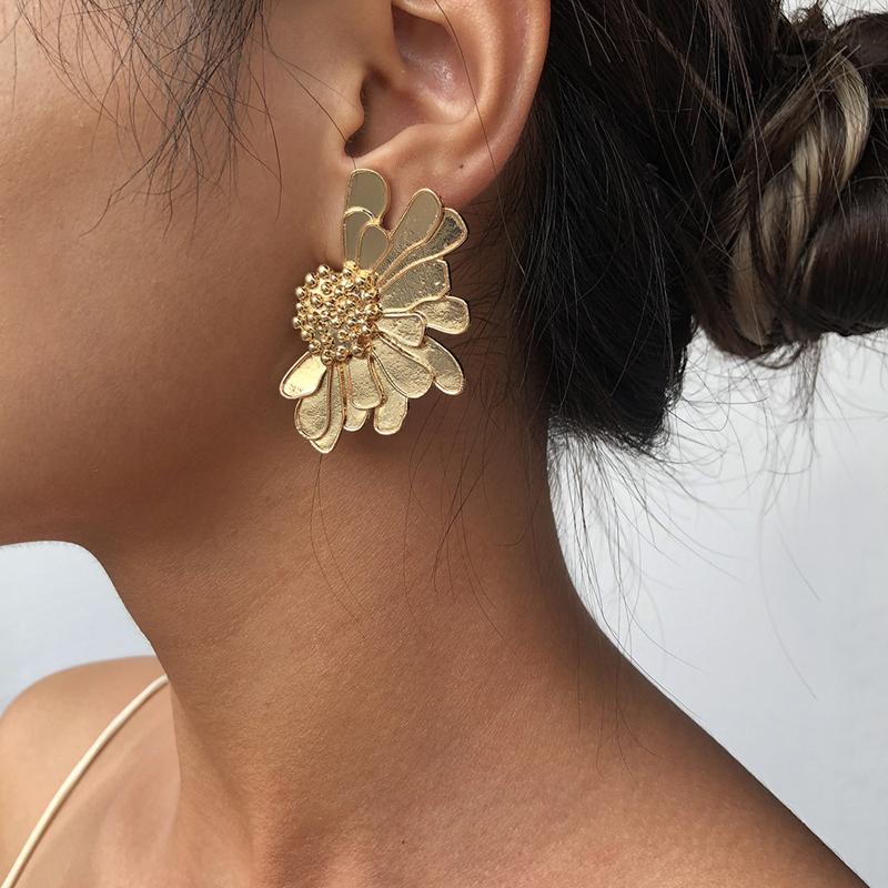 Vintage Blue Drip Oil Flower Stud Flower for Women Exquisite Metal Four Petal Floral Temperament Earrings Wear Zircon Gift золотой
Vintage Blue Drip Oil Flower Stud Flower for Women Exquisite Metal Four Petal Floral Temperament Earrings Wear Zircon Gift золотой