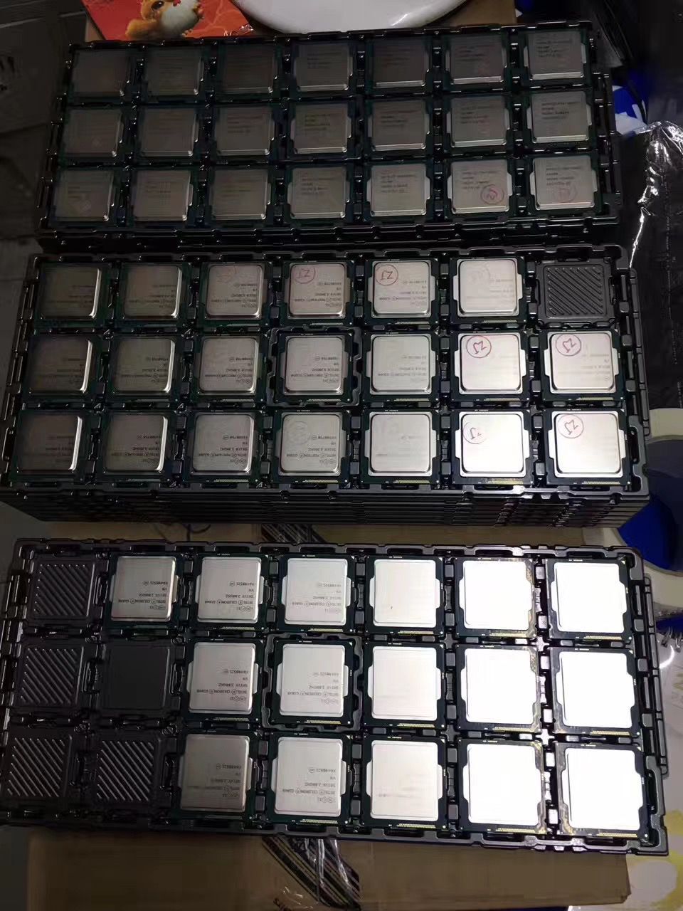 I5 + 10400 свободный чип процессора компьютера 6 ядер 12 потоков поддержка материнской платы H410B460 подходит для
I5 + 10400 свободный чип процессора компьютера 6 ядер 12 потоков поддержка материнской платы H410B460 подходит для